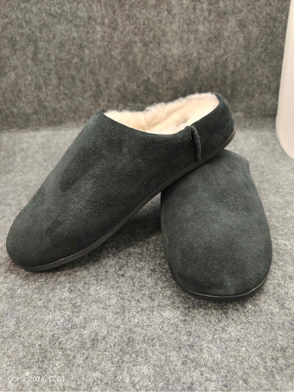 NWOB UGG Elea Slip-On Slippers Womens Sz 6 Black Suede Shearling Fur Lined Shoes